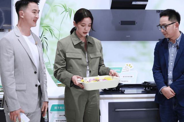 直播：厨房新品登场解锁烹饪新体验k8凯发入口华帝联合京东AWE(图3)